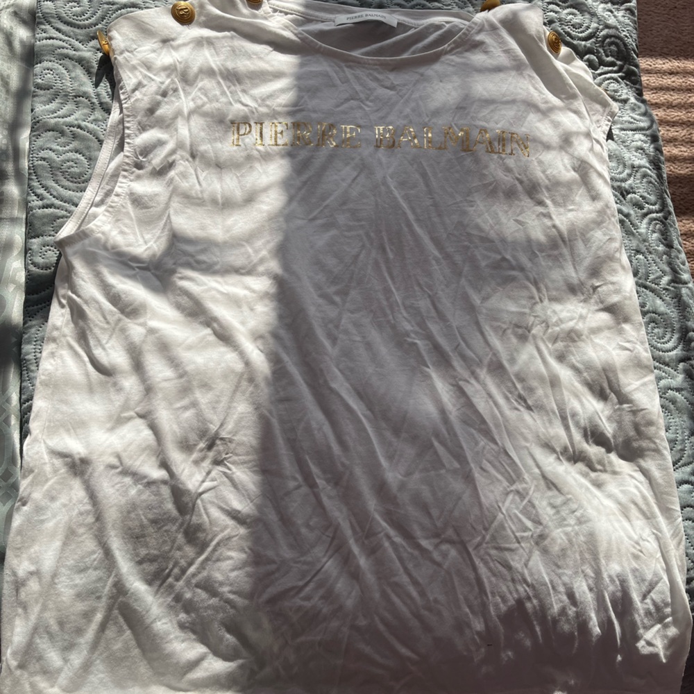 Ladies Pierre Balmain t-shirt size 44 New never worn. No stains or tears